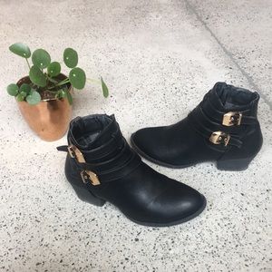 Size 8.5 TOP Moda booties